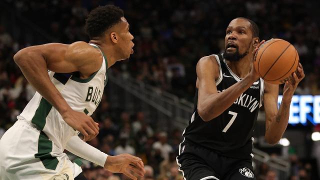1672824300230003449.jpg giannis-kevin-durant-bucks-nets.jpg
